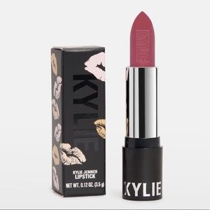 Kylie Jenner “Flirtini” Matte lipstick